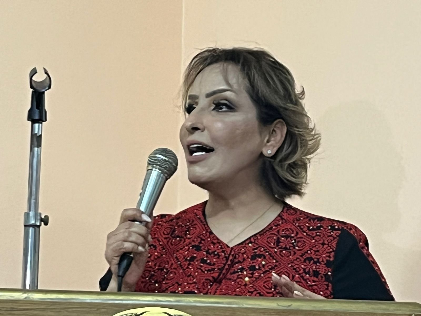 الكاتبة والأديبة والشاعرة السورية "هناء داوود"