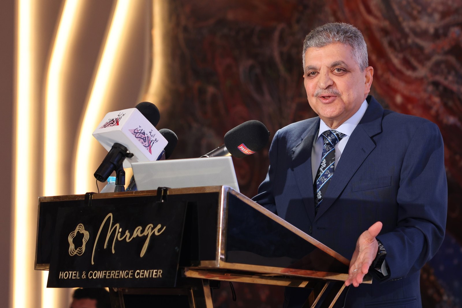 الفريق "أسامة ربيع" رئيس هيئة قناة السويس