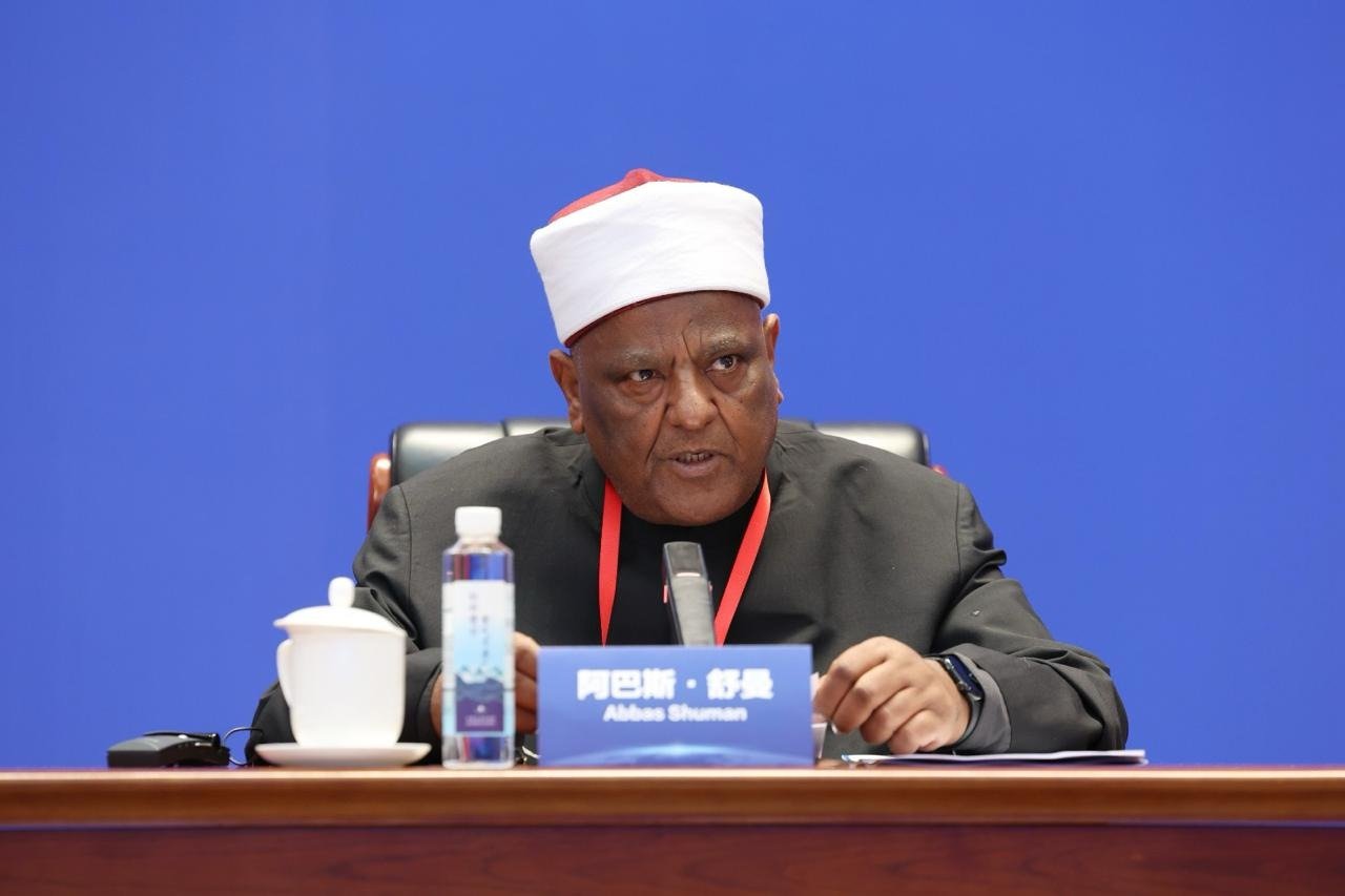 "أ.د.عبَّاس شومان" رئيس المنظمة العالمية لخريجي الأزهر - الأمين العام لهيئة كبار العلماء، وعضو مجمع البحوث الإسلاميَّة بالأزهر الشريف