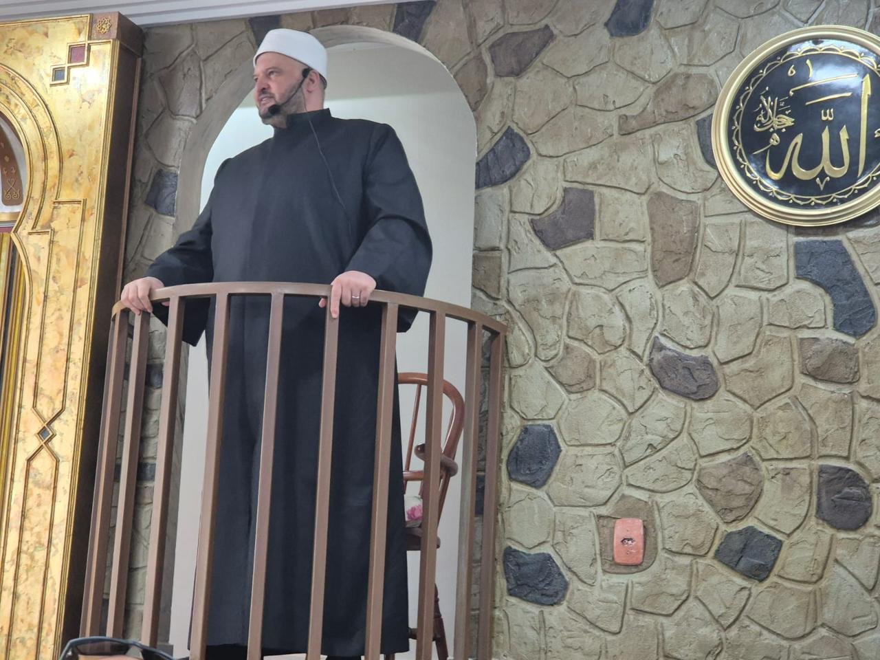 "د.إبراهيم نجم" المستشار العام لمفتي الجمهورية والأمين العام لدور وهيئات الإفتاء في العالم أثناء إلقائه خطبة الجمعة من المسجد الكبير بمدينة ريو دي جانيرو بالبرازيل