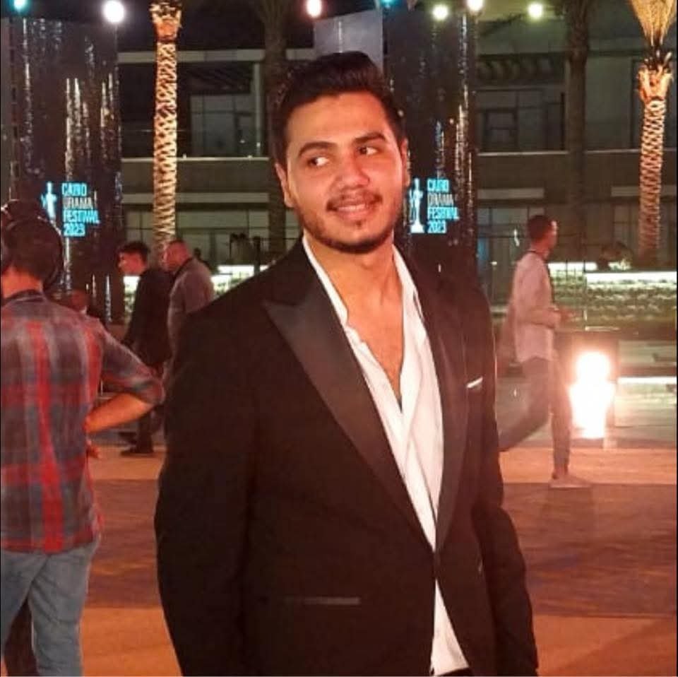 الفنان "عمر محمد رياض"