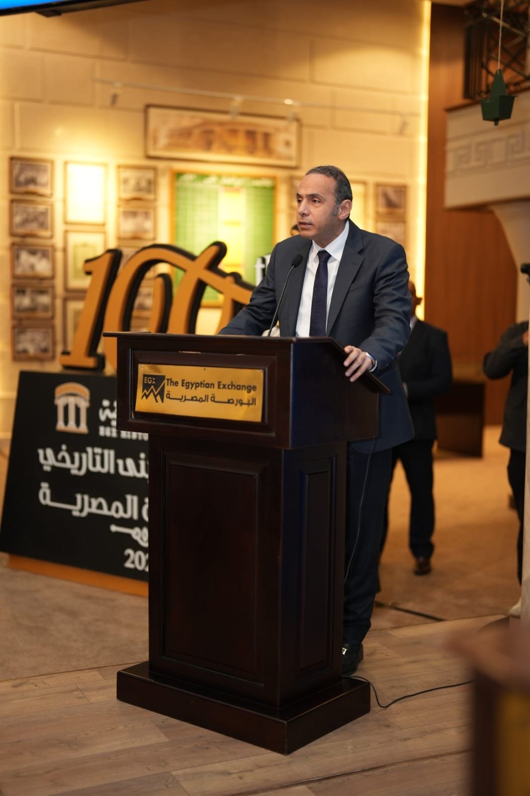 "د.إسلام عزام" رئيس البورصة المصرية