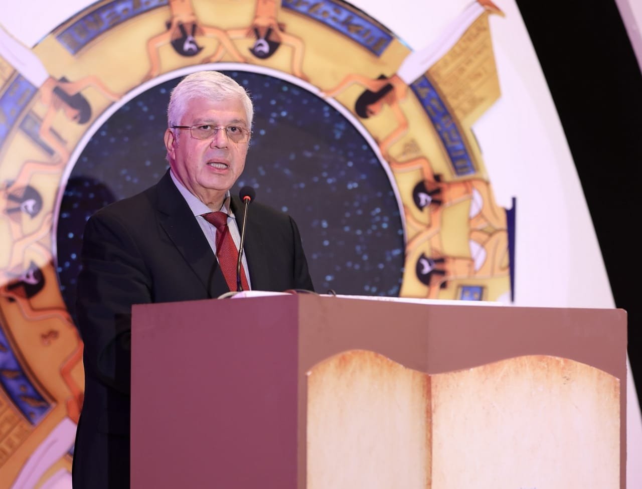 "د.أيمن عاشور" وزير التعليم العالي والبحث العلمي