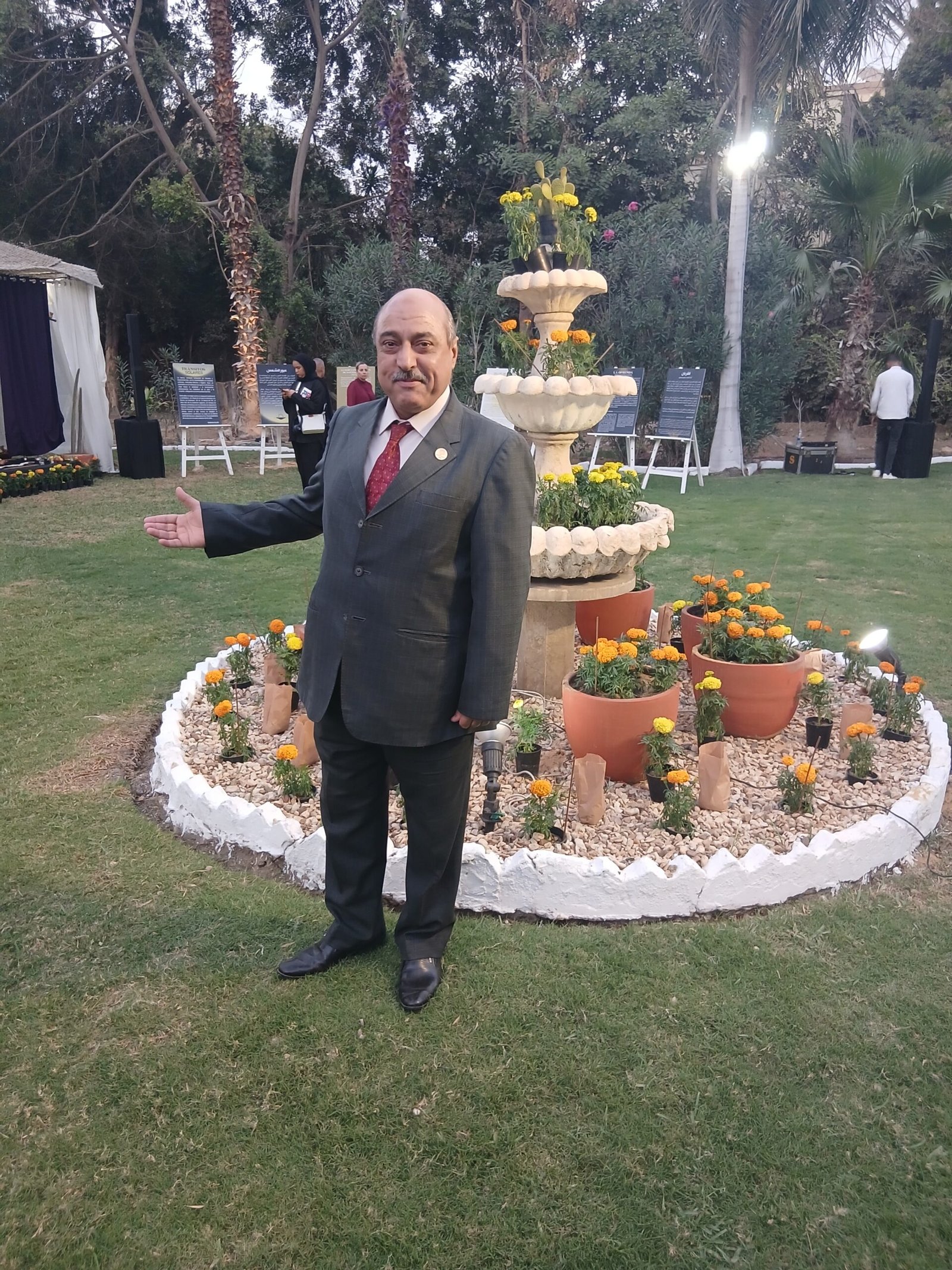 الكاتب الصحفي"أيمن وصفى" رئيس التحرير أثناء حضوره الاحتفالية بمنزل السفيرة المكسيكية "ليونورا رويدا" بالقاهرة