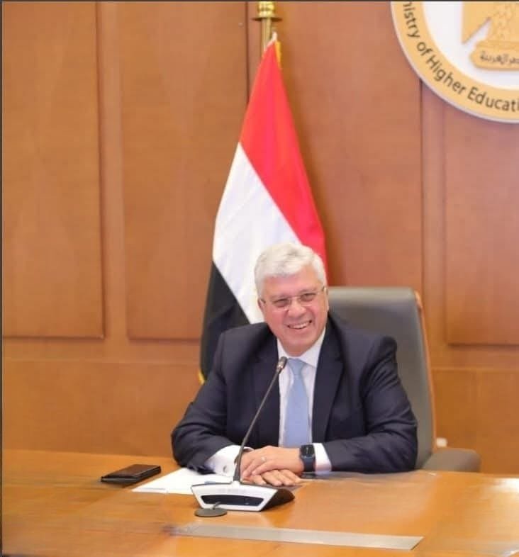الدكتور أيمن عاشور وزير التعليم العالي والبحث العلمي