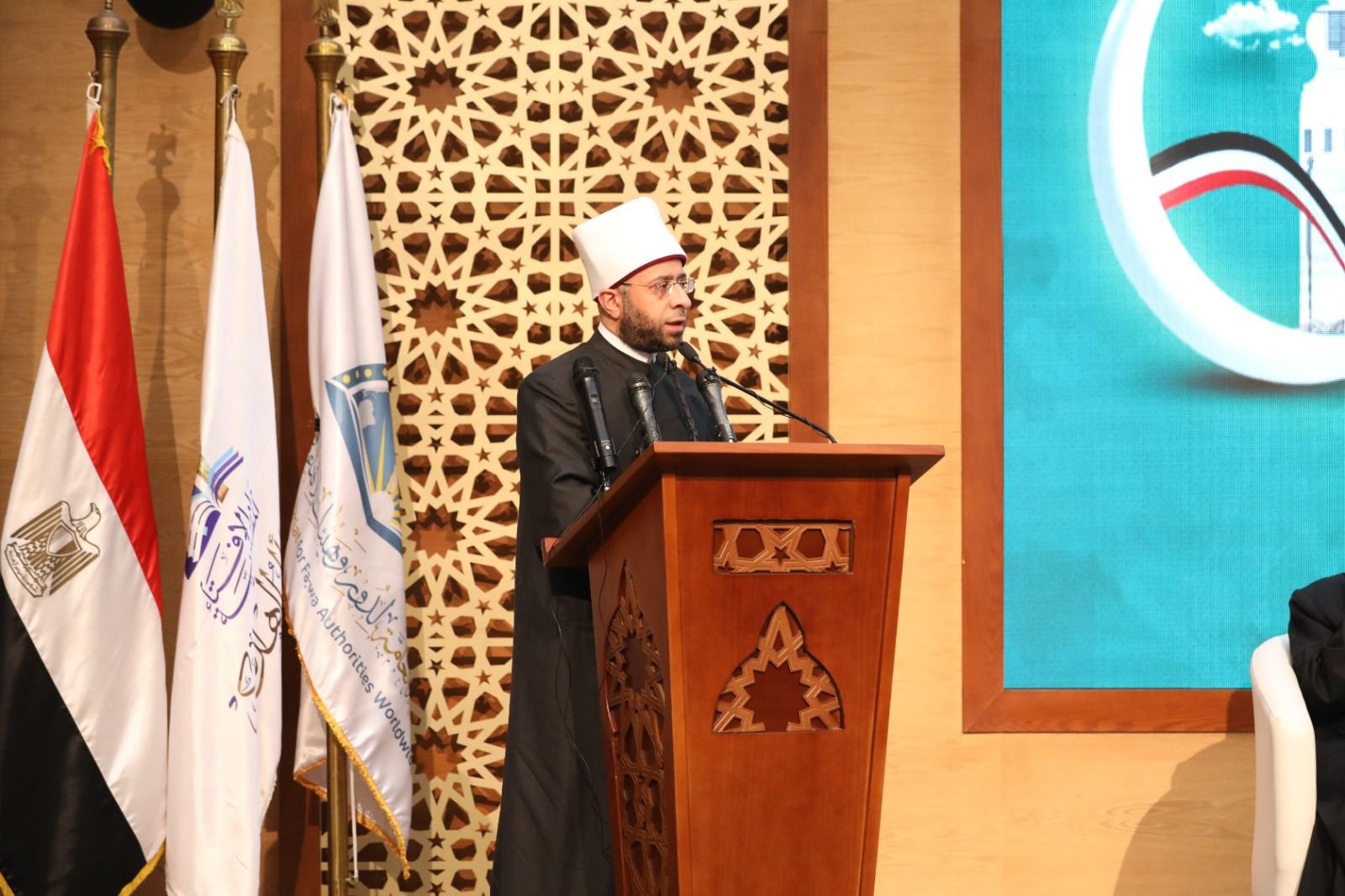 الأستاذ الدكتور أسامة السيد الأزهري وزير الأوقاف