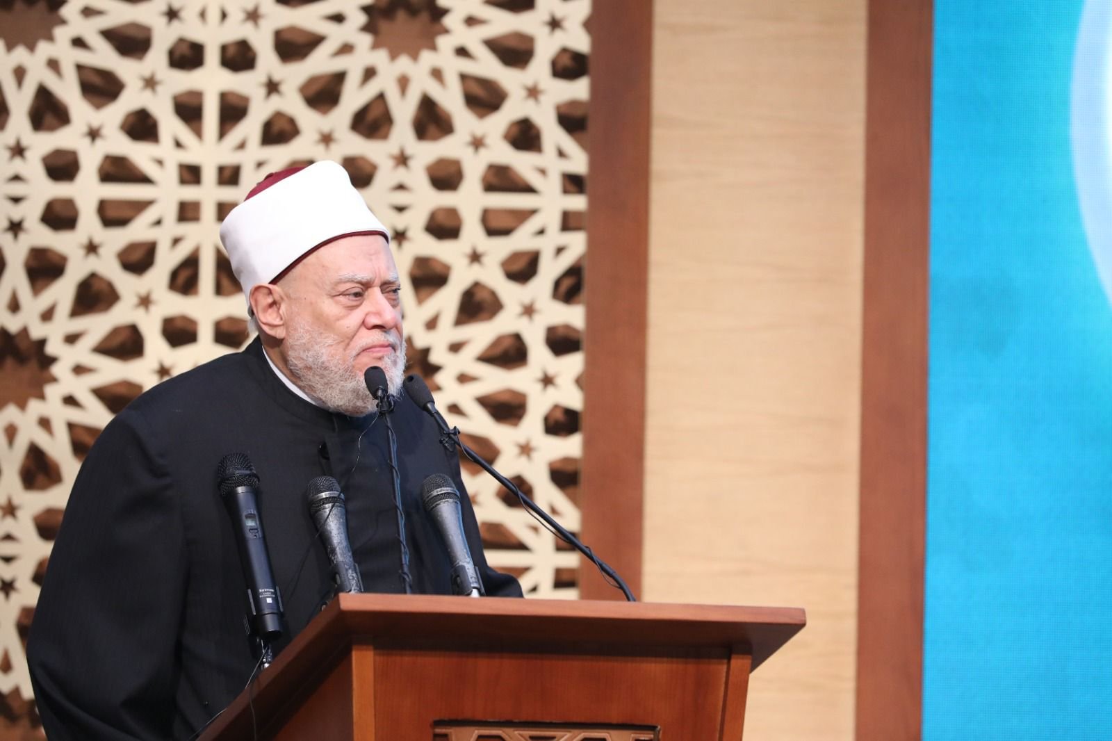 الأستاذ الدكتور علي جمعة مفتي الجمهورية الأسبق وعضو هيئة كبار العلماء بالأزهر الشريف