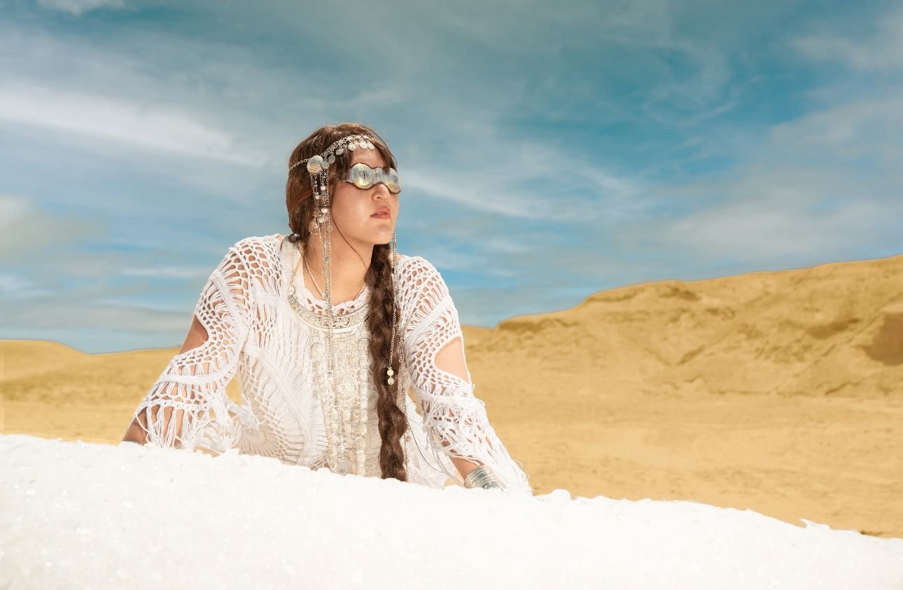 "إلينا تينجري" الفنانة البيئية السيبيرية