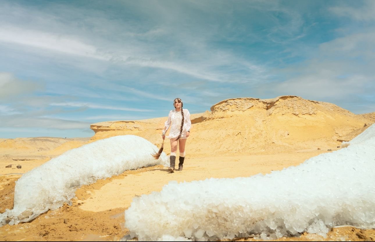 "إلينا تينجري" الفنانة البيئية السيبيرية