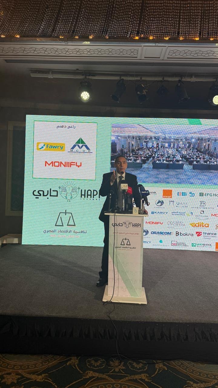 الدكتور إسلام عزام "رئيس البورصة المصرية"