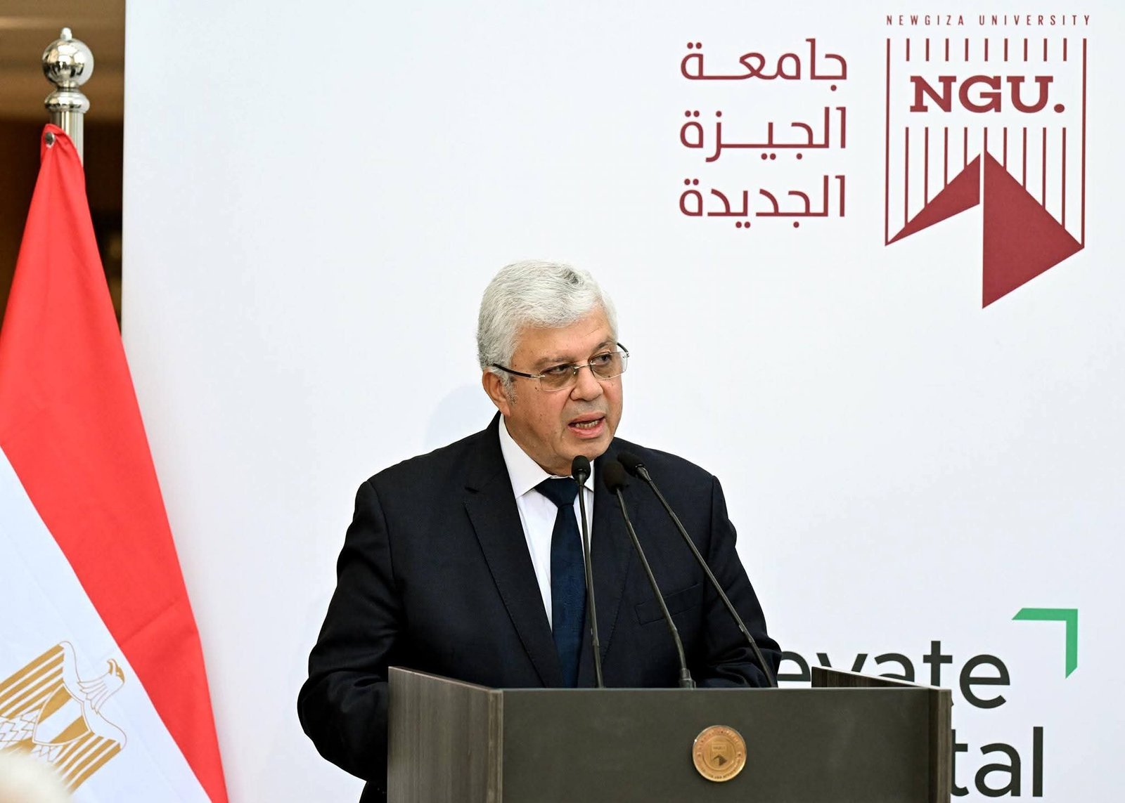 الدكتور محمد أيمن عاشور وزير التعليم العالي والبحث العلمي، رئيس المجلس الأعلى للمستشفيات الجامعية