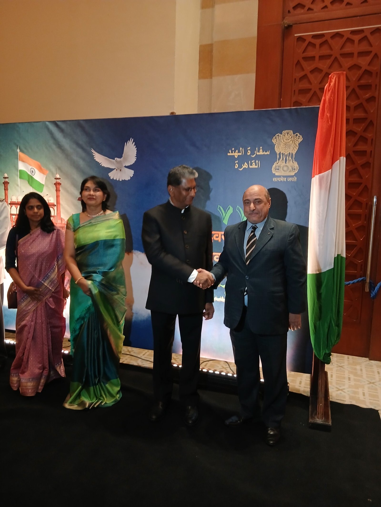 رئيس التحرير "أيمن وصفى" يهنئ السفير الهندى "سوريش كيه ريدي" بالقاهرة بعيدهم الوطنى السابع والسبعين