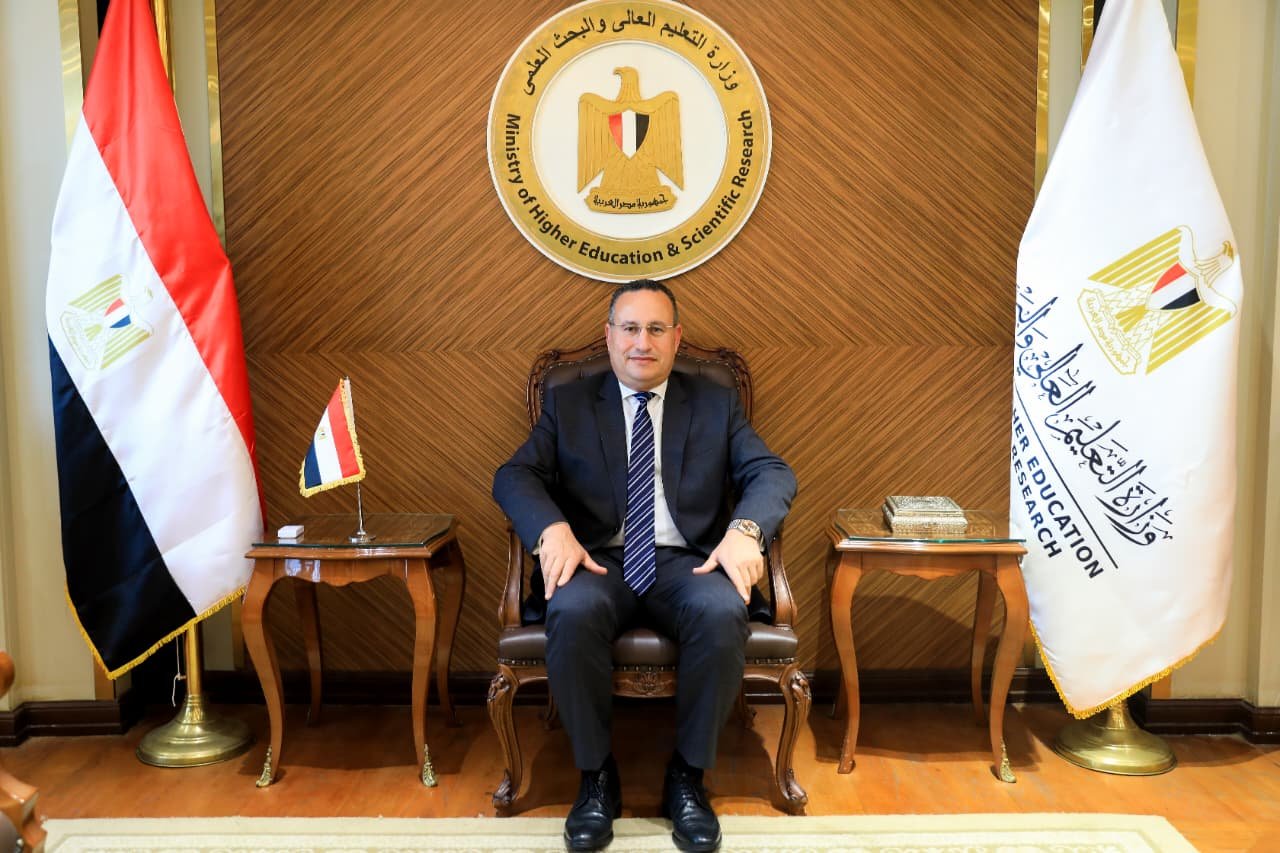 "د.عبد العزيز قنصوة" وزير التعليم العالي والبحث العلمي