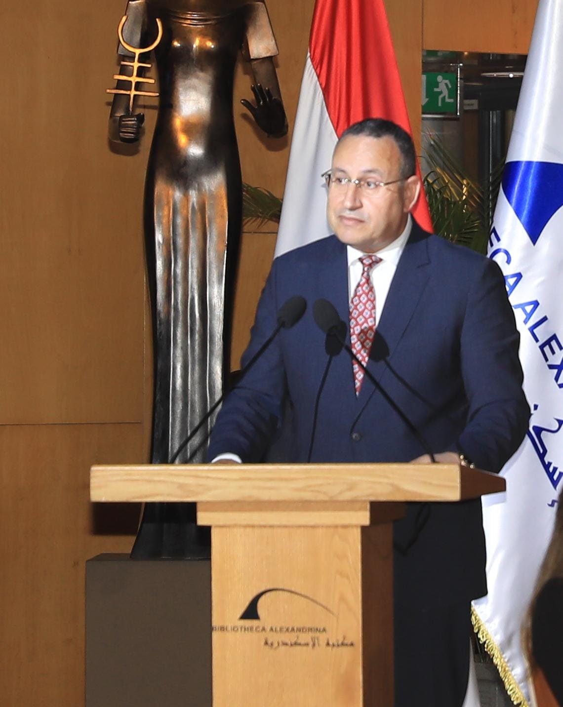 الدكتور عبد العزيز قنصوة وزير التعليم العالي والبحث العلمي