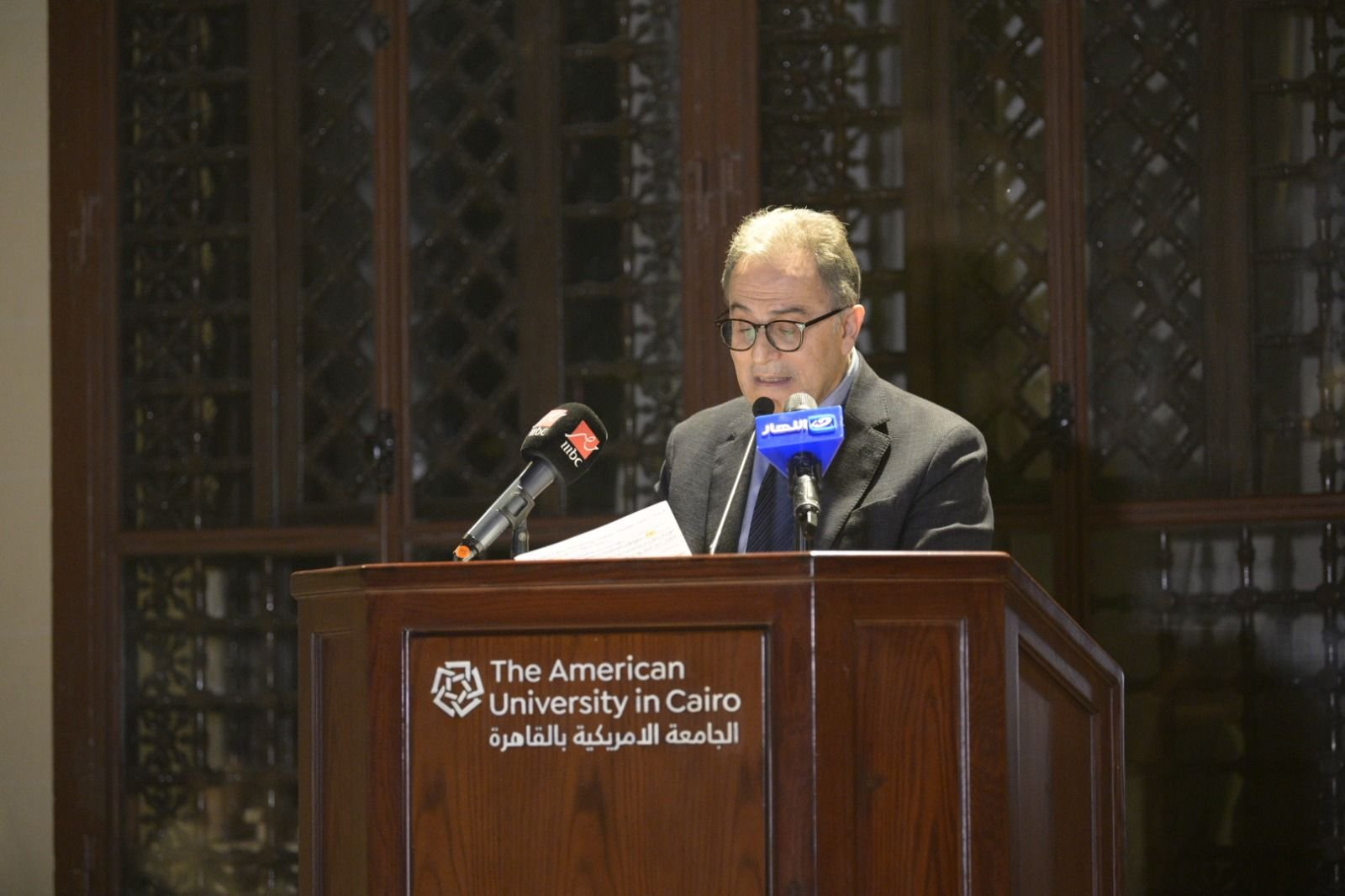 "د.أحمد دلّال" رئيس الجامعة الأمريكية بالقاهرة