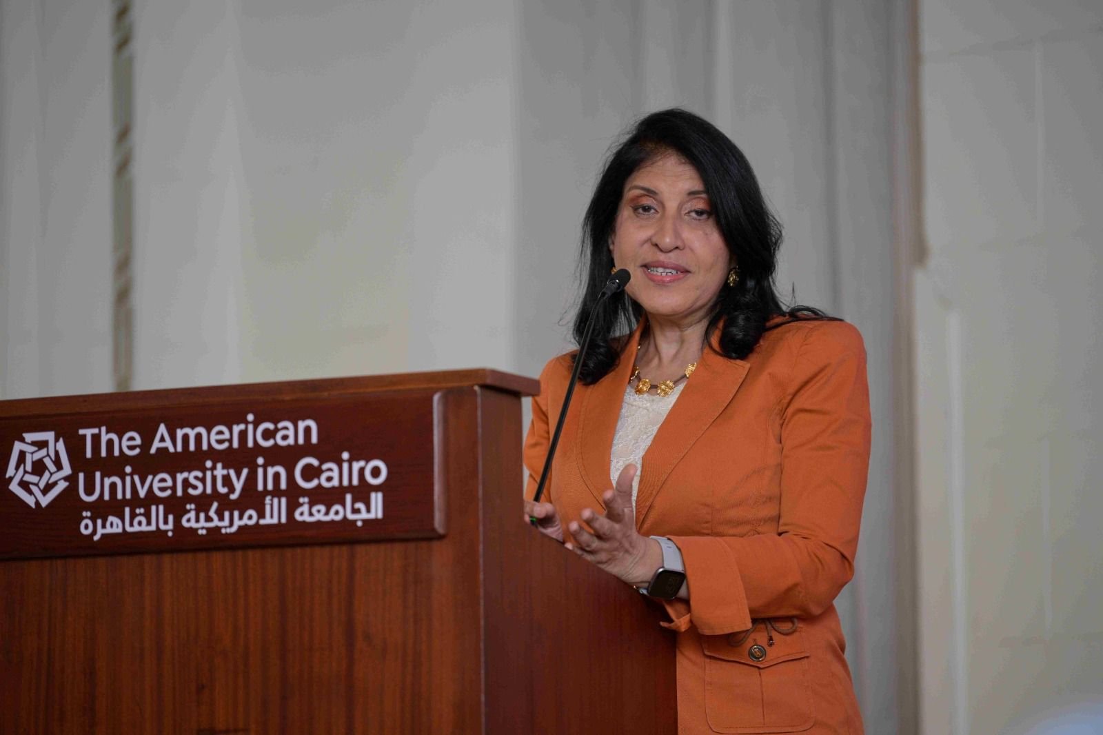 "د.سحر سليم" أستاذة الأشعة في كلية الطب بجامعة القاهرة والمؤلفة المشاركة لكتاب "مسح الفراعنة"