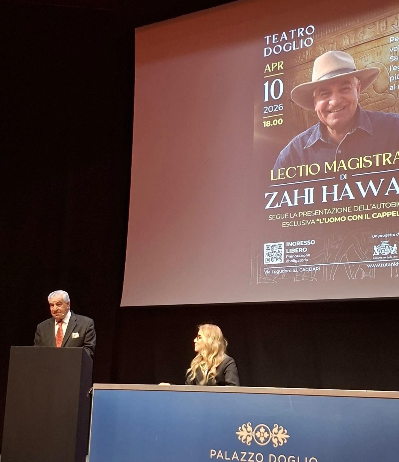 عالم الآثار المصرية "د.زاهي حواس"