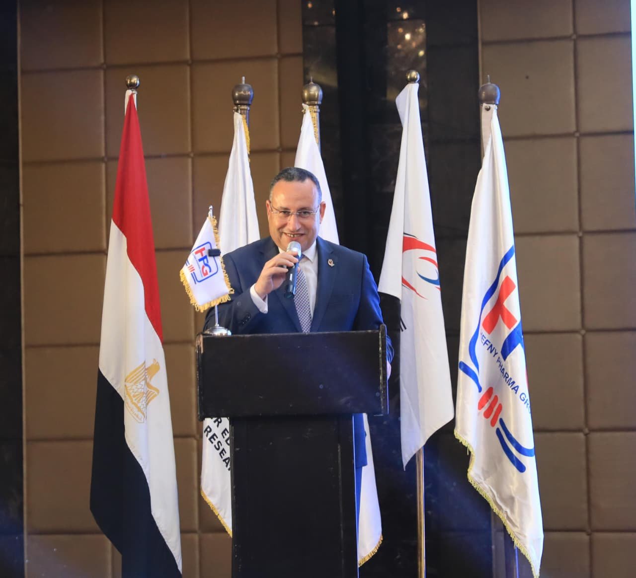 "د.عبد العزيز قنصوة" وزير التعليم العالي والبحث العلمي