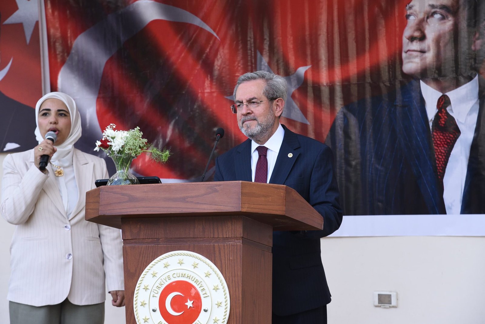 رئيس جامعة أنقرة "أد.نجدت أونوفار"