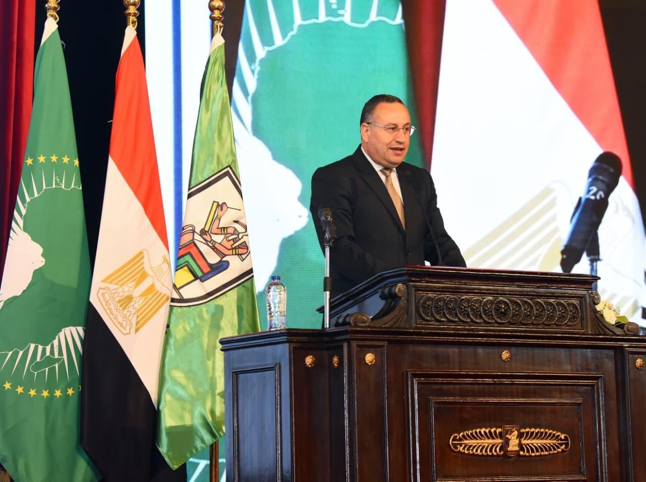 "د.عبد العزيز قنصوة" وزير التعليم العالي والبحث العلمي