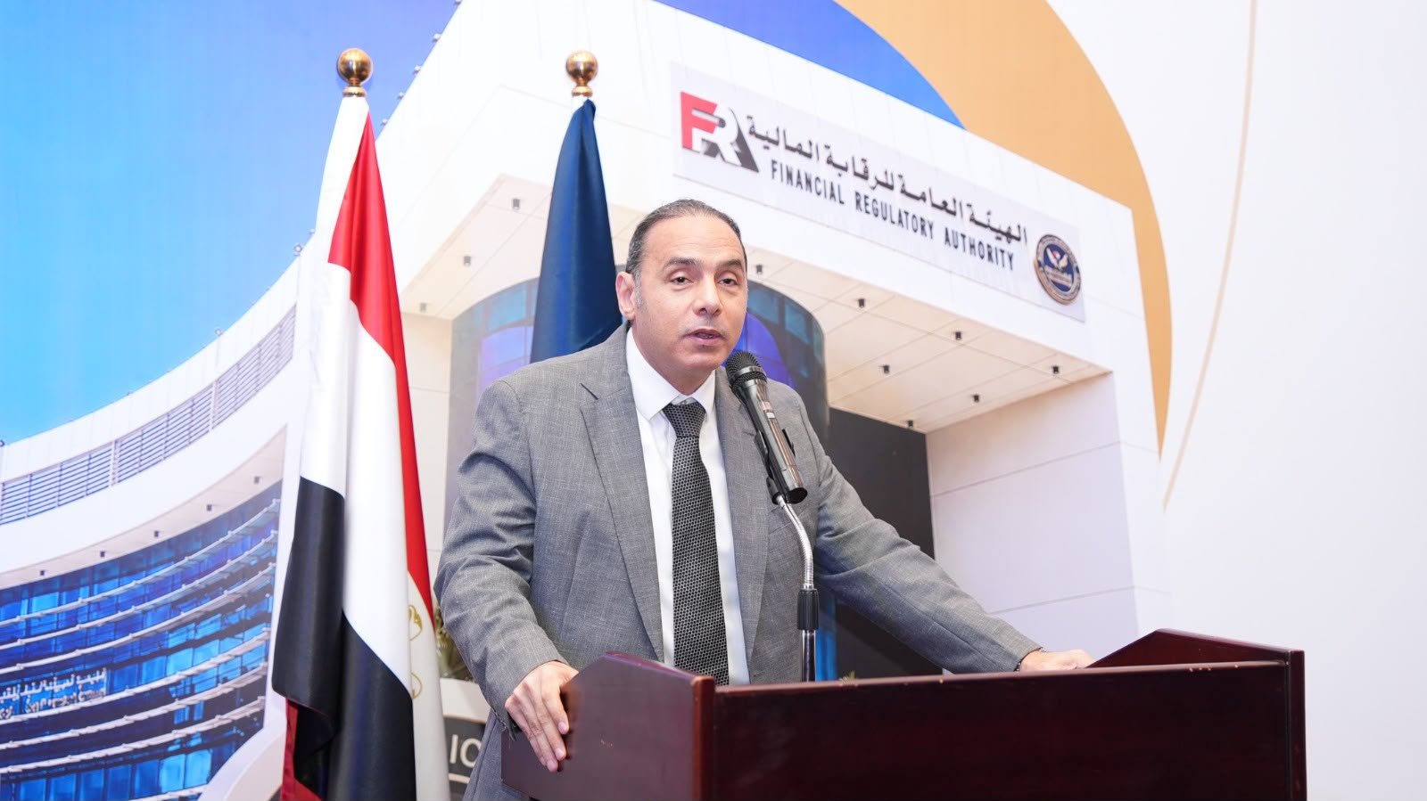 "د.إسلام عزام" رئيس الهيئة العامة للرقابة المالية