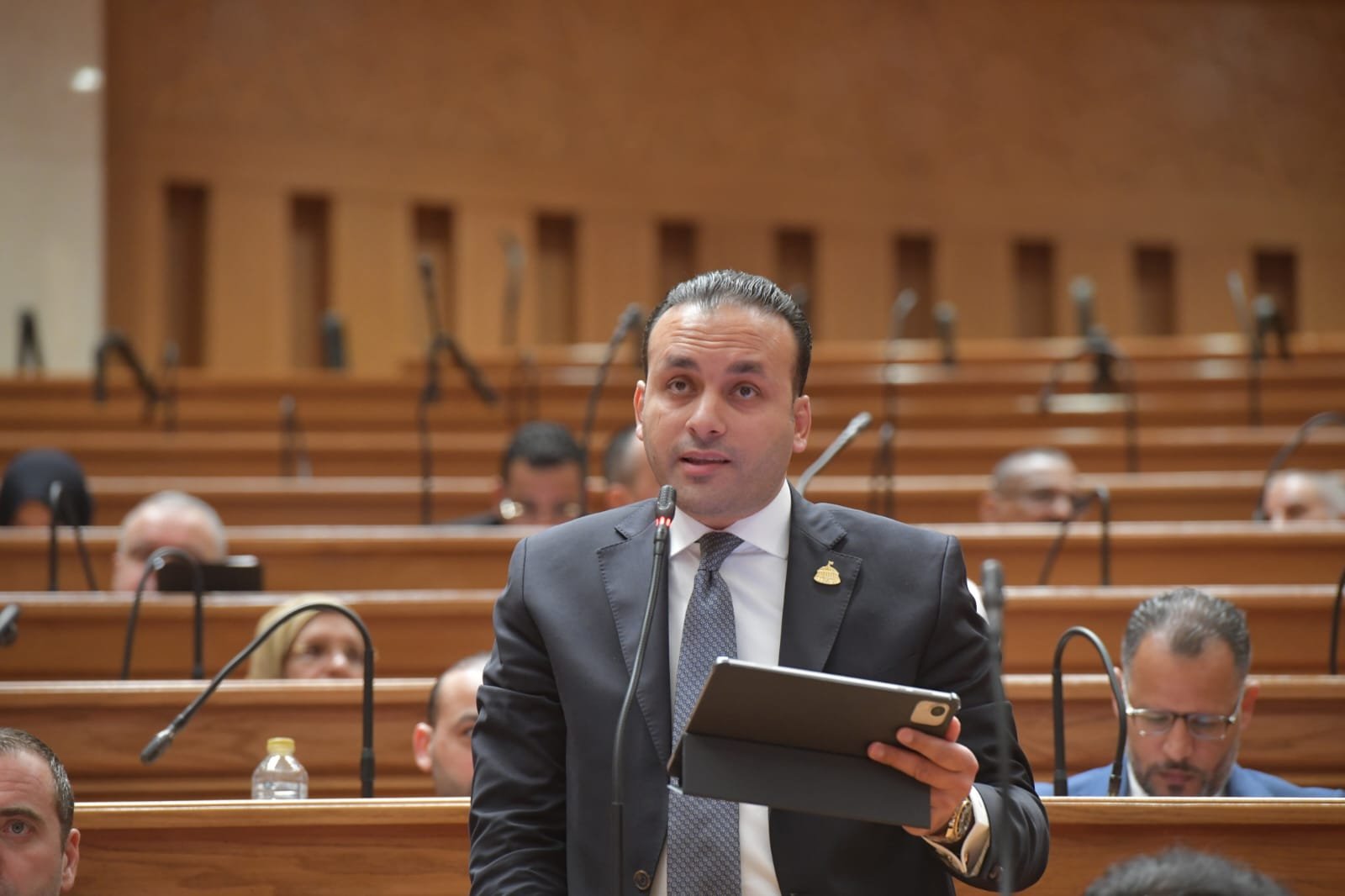 النائب "عمرو فهمي" عضو لجنة الخطة والموازنة بمجلس النواب