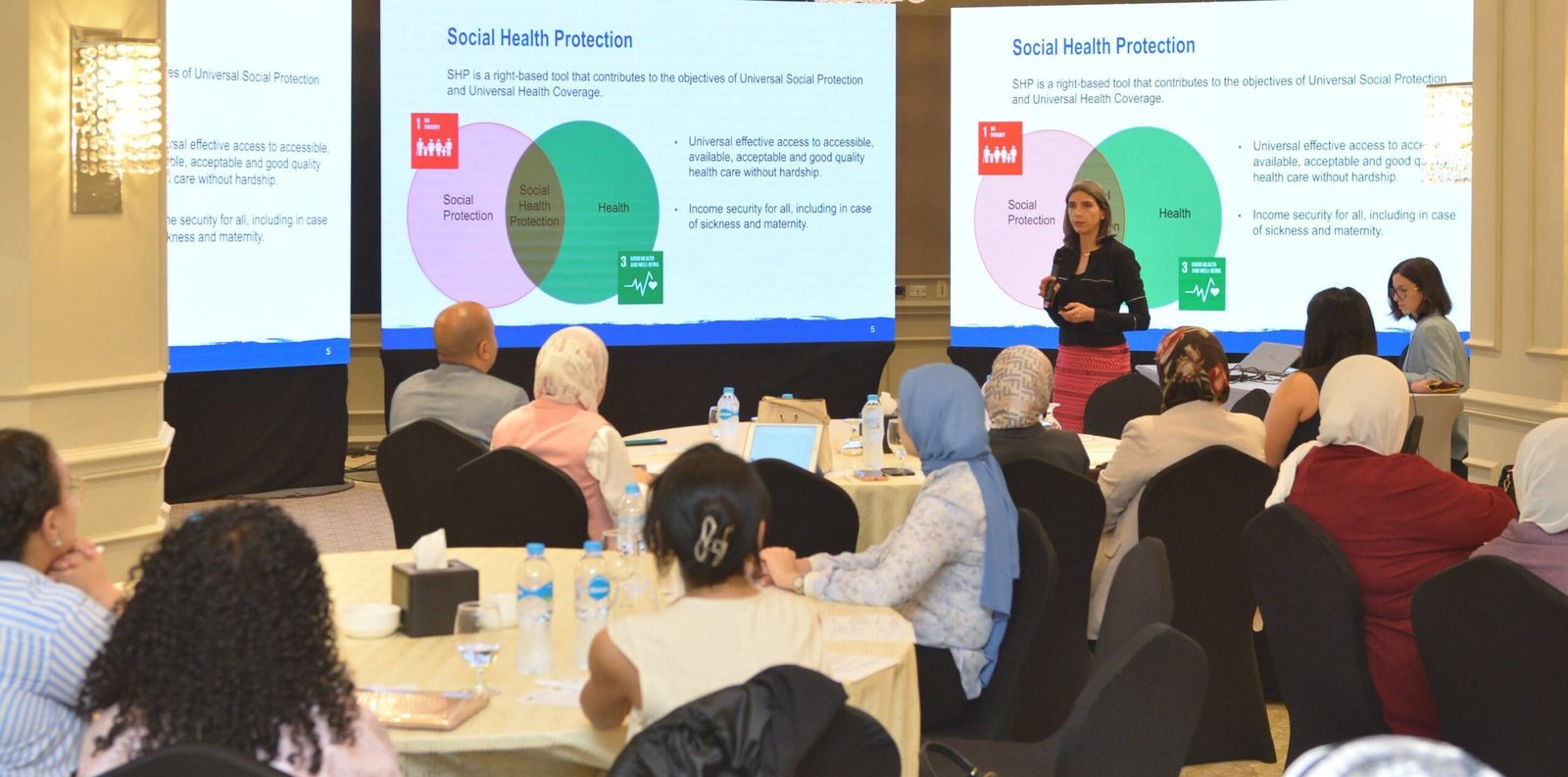 صورة جماعية للمشاركين والمنظمين في ختام برنامج بناء القدرات حول الحماية الصحية الاجتماعية، الذي نُفذ بالشراكة بين منظمة العمل الدولية والهيئة العامة للتأمين الصحي الشامل، في القاهرة، مصر