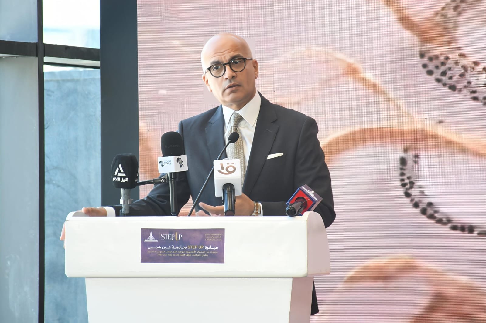 الأستاذ الدكتور محمد ضياء زين العابدين رئيس جامعة عين شمس