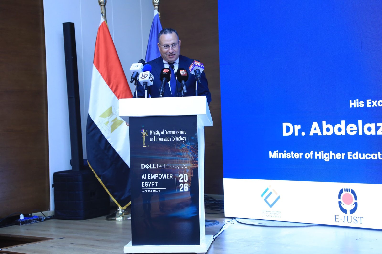 "د.عبد العزيز قنصوة" وزير التعليم العالي والبحث العلمي والقائم بعمل وزير الثقافة